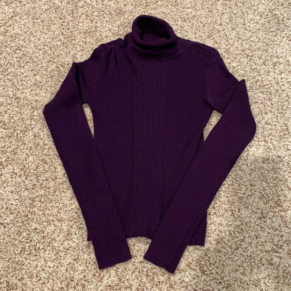 Like new purple turtleneck. Size medium but would say it fits like a small.